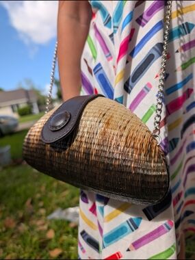 Vintage Le Sac Woven Kultura Straw Rattan Ombre Crossbody Sea Shell Chain Clutch